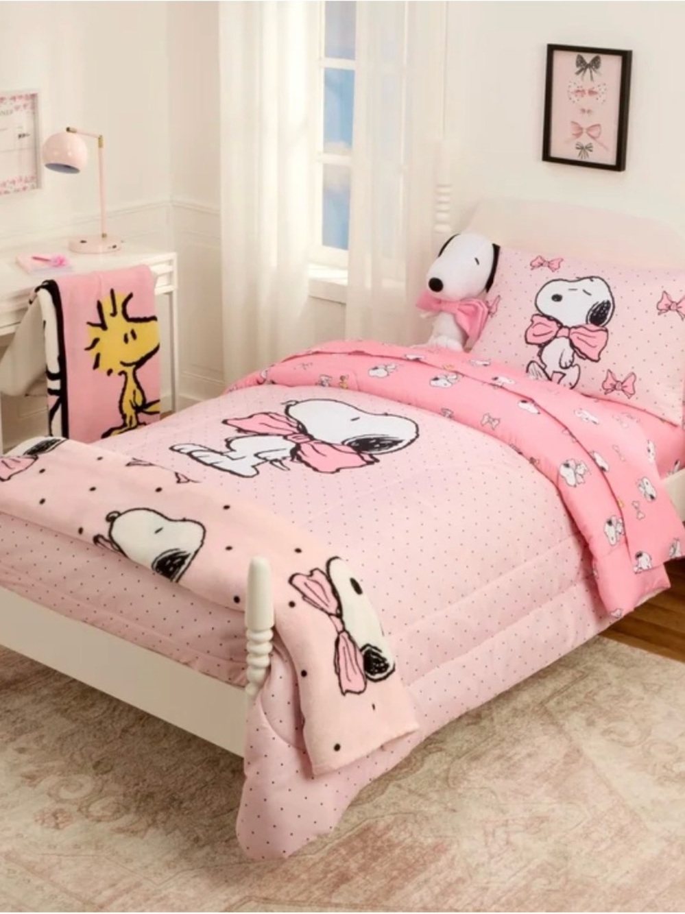Peanuts Pink Snoopy Comforter with Black Polka Dots - Picture 3 of 3